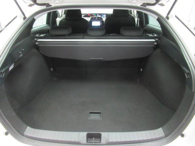 プリウス Ｓ　フルセグ　メモリーナビ　ＤＶＤ再生　ミュージックプレイヤー接続可　バックカメラ　衝突被害軽減システム　ＥＴＣ　ドラレコ　ＬＥＤヘッドランプ　記録簿（12枚目）