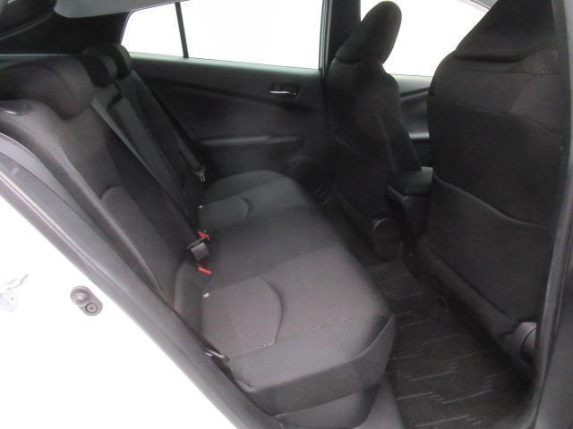 プリウス Ｓ　フルセグ　メモリーナビ　ＤＶＤ再生　ミュージックプレイヤー接続可　バックカメラ　衝突被害軽減システム　ＥＴＣ　ドラレコ　ＬＥＤヘッドランプ　記録簿（13枚目）