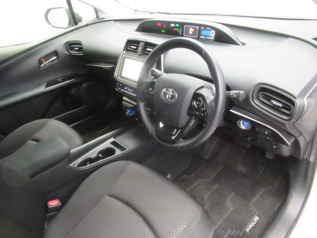 プリウス Ｓ　フルセグ　メモリーナビ　ＤＶＤ再生　ミュージックプレイヤー接続可　バックカメラ　衝突被害軽減システム　ＥＴＣ　ドラレコ　ＬＥＤヘッドランプ　記録簿（14枚目）