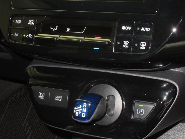 プリウス Ｓ　フルセグ　メモリーナビ　ＤＶＤ再生　ミュージックプレイヤー接続可　バックカメラ　衝突被害軽減システム　ＥＴＣ　ドラレコ　ＬＥＤヘッドランプ　記録簿（24枚目）