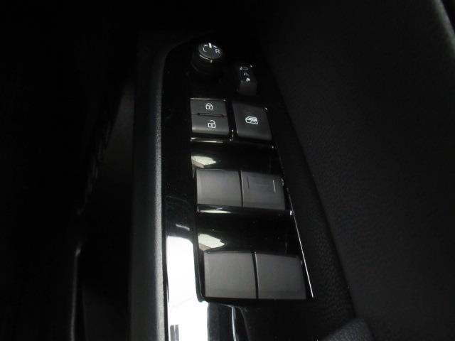 プリウス Ｓ　フルセグ　メモリーナビ　ＤＶＤ再生　ミュージックプレイヤー接続可　バックカメラ　衝突被害軽減システム　ＥＴＣ　ドラレコ　ＬＥＤヘッドランプ　記録簿（25枚目）