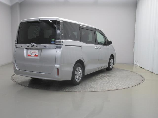 ヴォクシー Ｘ　メモリーナビ　ミュージックプレイヤー接続可　バックカメラ　衝突被害軽減システム　電動スライドドア　ＬＥＤヘッドランプ　乗車定員８人（6枚目）