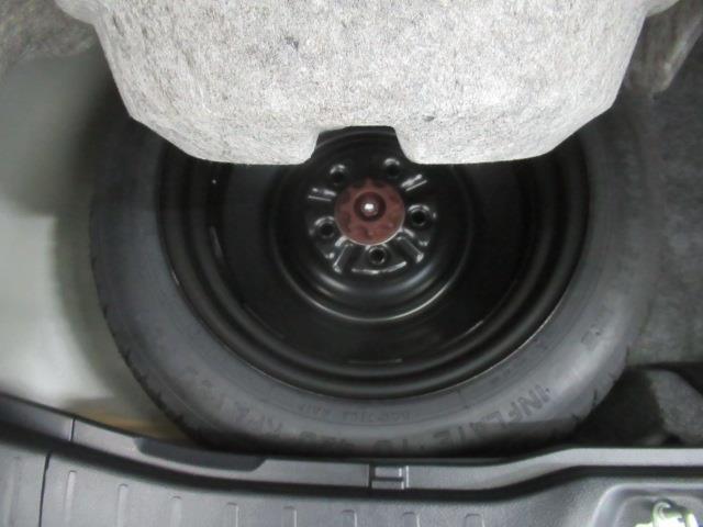 ヴォクシー Ｘ　メモリーナビ　ミュージックプレイヤー接続可　バックカメラ　衝突被害軽減システム　電動スライドドア　ＬＥＤヘッドランプ　乗車定員８人（14枚目）