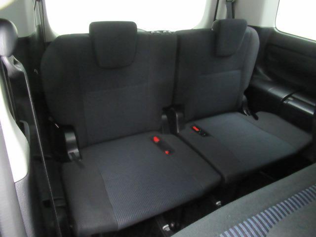 ヴォクシー Ｘ　メモリーナビ　ミュージックプレイヤー接続可　バックカメラ　衝突被害軽減システム　電動スライドドア　ＬＥＤヘッドランプ　乗車定員８人（15枚目）