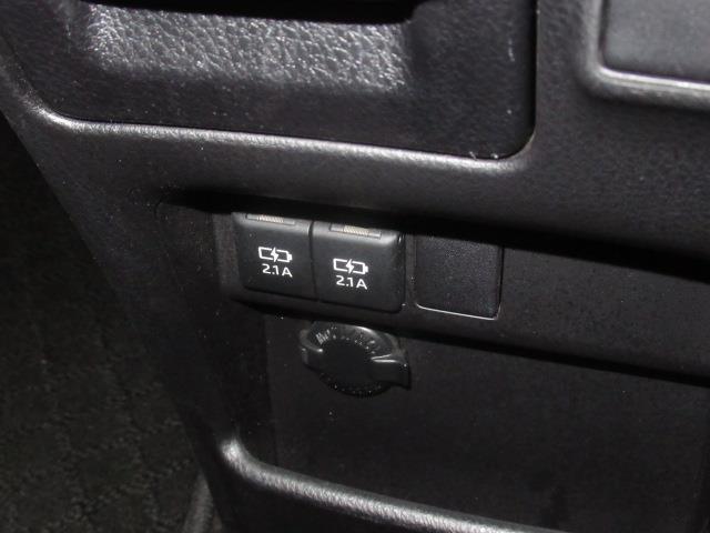 ヴォクシー Ｘ　メモリーナビ　ミュージックプレイヤー接続可　バックカメラ　衝突被害軽減システム　電動スライドドア　ＬＥＤヘッドランプ　乗車定員８人（25枚目）