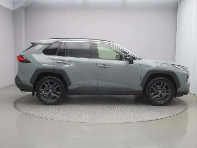 RAV4 アドベンチャー サンルーフ 4WD フルセグ メモリーナビ ミュージックプレイヤー接続可 バックカメラ 衝突被害軽減システム ETC ドラレコ LEDヘッドランプ 記録簿(7枚目)