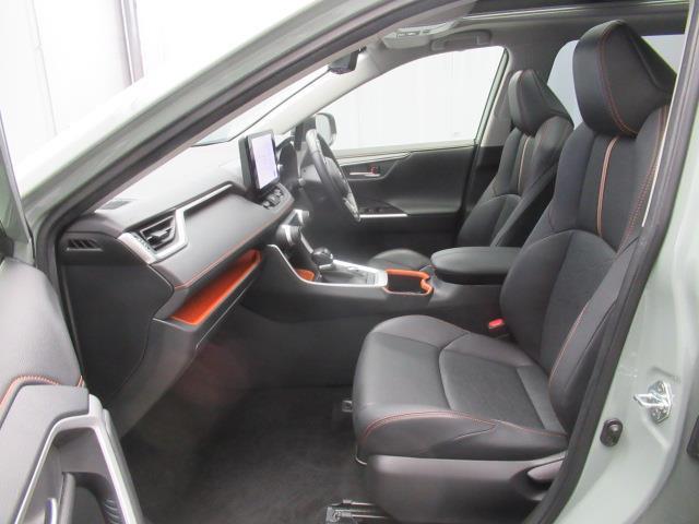 RAV4 アドベンチャー サンルーフ 4WD フルセグ メモリーナビ ミュージックプレイヤー接続可 バックカメラ 衝突被害軽減システム ETC ドラレコ LEDヘッドランプ 記録簿(10枚目)