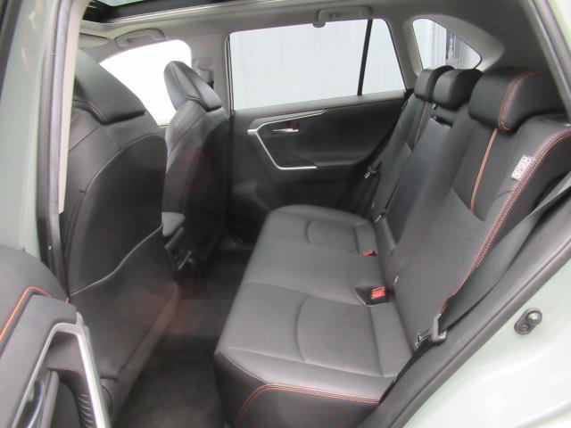RAV4 アドベンチャー サンルーフ 4WD フルセグ メモリーナビ ミュージックプレイヤー接続可 バックカメラ 衝突被害軽減システム ETC ドラレコ LEDヘッドランプ 記録簿(11枚目)