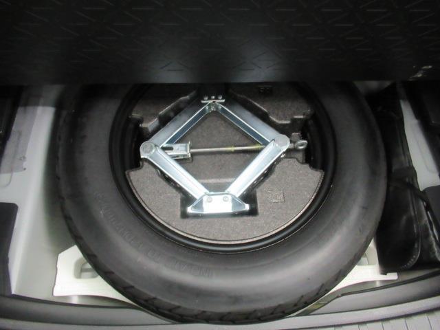 RAV4 アドベンチャー サンルーフ 4WD フルセグ メモリーナビ ミュージックプレイヤー接続可 バックカメラ 衝突被害軽減システム ETC ドラレコ LEDヘッドランプ 記録簿(13枚目)