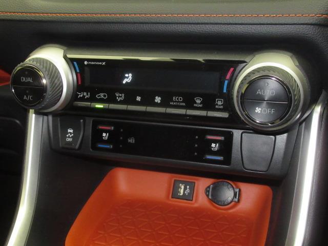 RAV4 アドベンチャー サンルーフ 4WD フルセグ メモリーナビ ミュージックプレイヤー接続可 バックカメラ 衝突被害軽減システム ETC ドラレコ LEDヘッドランプ 記録簿(24枚目)