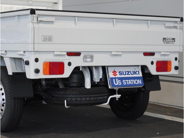 キャリイトラック KCエアコン・パワステ農繁 4WD オートマ 荷台作業灯 4WD オートマ リアパーキングセンサー 荷台作業灯 3方開 キーレスエントリー AMFMラジオ オートライト 衝突被害軽減システム アイドリングストップ 横滑り防止機能 衝突安全ボディ(4枚目)