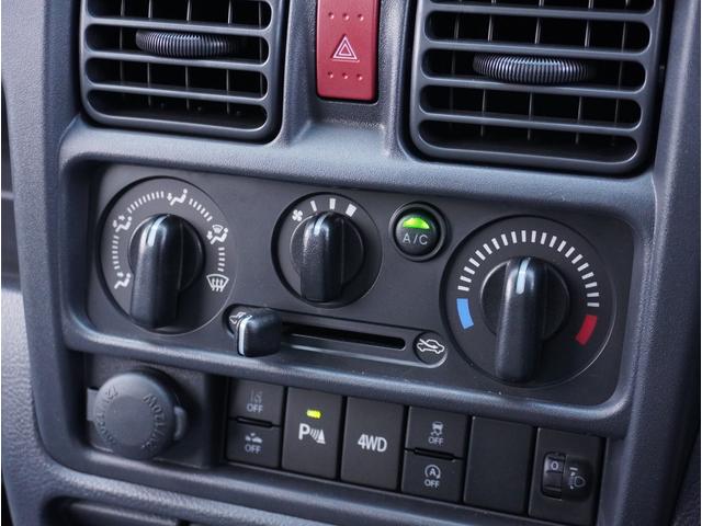 キャリイトラック KCエアコン・パワステ農繁 4WD オートマ 荷台作業灯 4WD オートマ リアパーキングセンサー 荷台作業灯 3方開 キーレスエントリー AMFMラジオ オートライト 衝突被害軽減システム アイドリングストップ 横滑り防止機能 衝突安全ボディ(15枚目)