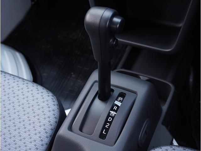 キャリイトラック KCエアコン・パワステ農繁 4WD オートマ 荷台作業灯 4WD オートマ リアパーキングセンサー 荷台作業灯 3方開 キーレスエントリー AMFMラジオ オートライト 衝突被害軽減システム アイドリングストップ 横滑り防止機能 衝突安全ボディ(16枚目)