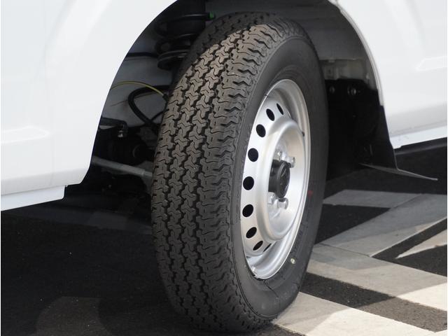 キャリイトラック KCエアコン・パワステ農繁 4WD オートマ 荷台作業灯 4WD オートマ リアパーキングセンサー 荷台作業灯 3方開 キーレスエントリー AMFMラジオ オートライト 衝突被害軽減システム アイドリングストップ 横滑り防止機能 衝突安全ボディ(26枚目)