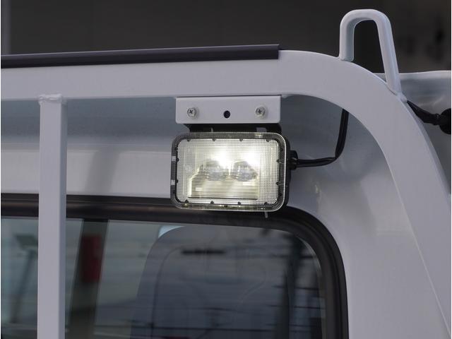 キャリイトラック KCエアコン・パワステ農繁 4WD オートマ 荷台作業灯 4WD オートマ リアパーキングセンサー 荷台作業灯 3方開 キーレスエントリー AMFMラジオ オートライト 衝突被害軽減システム アイドリングストップ 横滑り防止機能 衝突安全ボディ(31枚目)