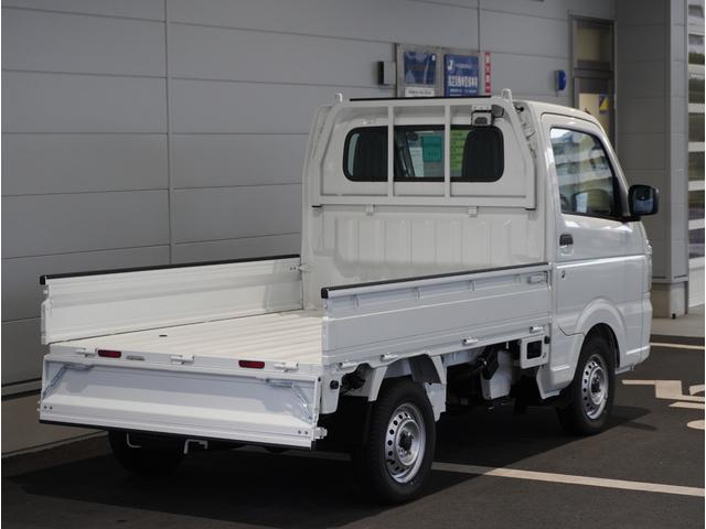 キャリイトラック KCエアコン・パワステ農繁 4WD オートマ 荷台作業灯 4WD オートマ リアパーキングセンサー 荷台作業灯 3方開 キーレスエントリー AMFMラジオ オートライト 衝突被害軽減システム アイドリングストップ 横滑り防止機能 衝突安全ボディ(32枚目)