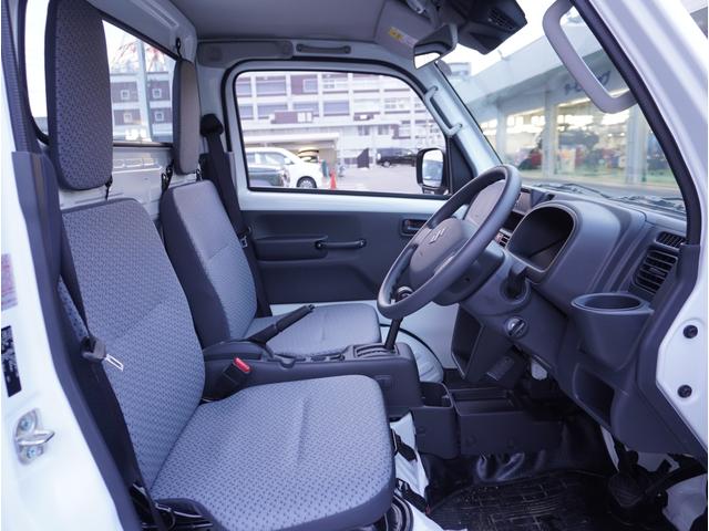 キャリイトラック KCエアコン・パワステ農繁 4WD オートマ 荷台作業灯 4WD オートマ リアパーキングセンサー 荷台作業灯 3方開 キーレスエントリー AMFMラジオ オートライト 衝突被害軽減システム アイドリングストップ 横滑り防止機能 衝突安全ボディ(39枚目)