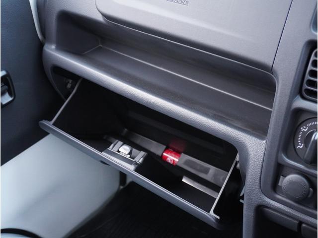 キャリイトラック KCエアコン・パワステ農繁 4WD オートマ 荷台作業灯 4WD オートマ リアパーキングセンサー 荷台作業灯 3方開 キーレスエントリー AMFMラジオ オートライト 衝突被害軽減システム アイドリングストップ 横滑り防止機能 衝突安全ボディ(51枚目)