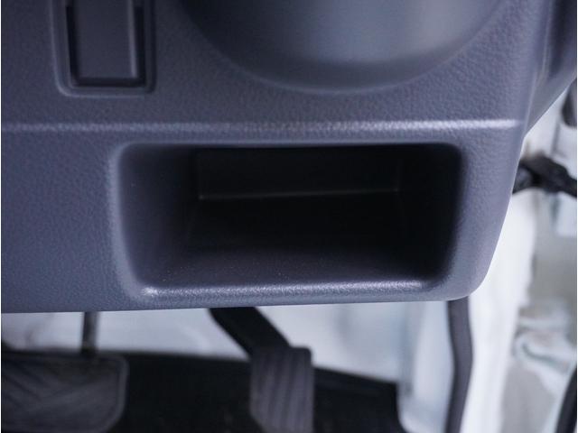 キャリイトラック KCエアコン・パワステ農繁 4WD オートマ 荷台作業灯 4WD オートマ リアパーキングセンサー 荷台作業灯 3方開 キーレスエントリー AMFMラジオ オートライト 衝突被害軽減システム アイドリングストップ 横滑り防止機能 衝突安全ボディ(53枚目)