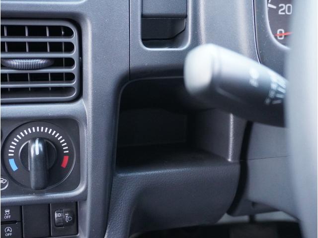 キャリイトラック KCエアコン・パワステ農繁 4WD オートマ 荷台作業灯 4WD オートマ リアパーキングセンサー 荷台作業灯 3方開 キーレスエントリー AMFMラジオ オートライト 衝突被害軽減システム アイドリングストップ 横滑り防止機能 衝突安全ボディ(55枚目)