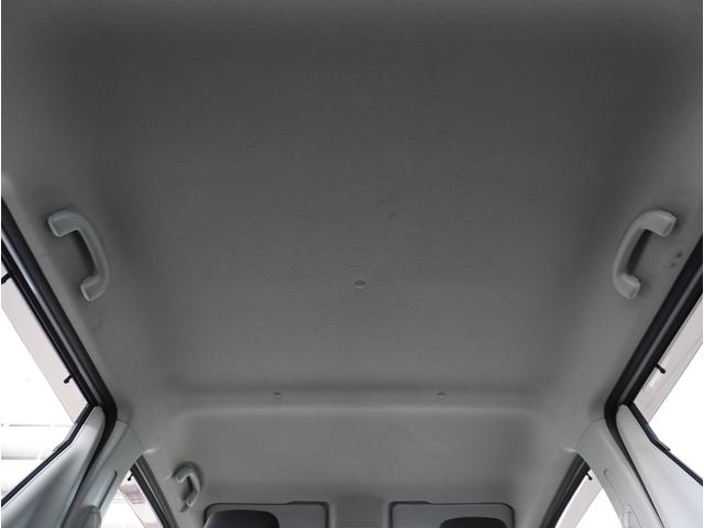 【天井】ルーフ内張はきれいです。目立ったシミ・汚れもありません。お近くのスズキ自販島根までお越しください。