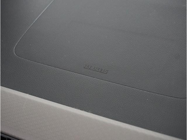 【助手席エアバッグ】助手席エアバッグが付いてます。助手席の搭乗者を万が一の事故の際に衝撃から体を守ってくれます。