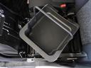 【収納多数】助手席下にちょっとした小物や洗車道具を入れて置くのに便利です。洗車用のバケツの代わりにもなるシートアンダーボックスです。