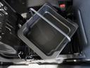 【収納多数】助手席下にちょっとした小物や洗車道具を入れて置くのに便利です。手軽に持ち運ぶこともできるシートアンダーボックスです。