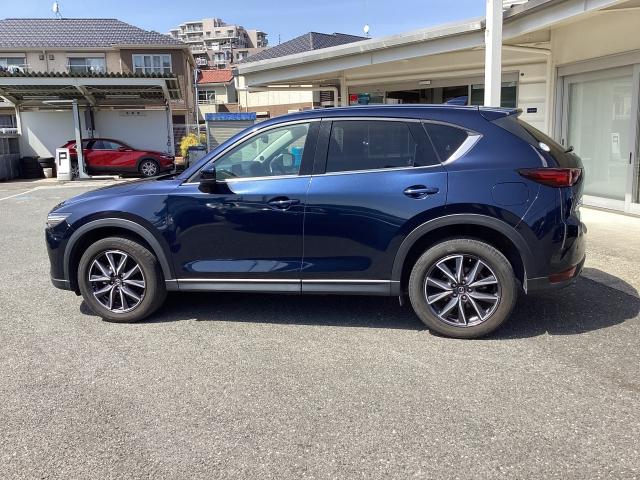 ＣＸ－５ ２５Ｔ　Ｌパッケージ　２ＷＤ　マツコネナビ　３６０°ビューカメラ　ＥＴＣ　レーダーオートクルーズ　衝突軽減ブレーキ　電動シート　シートヒーター　ＢＯＳＥスピーカー　ナビＴＶ　ＬＥＤ　全周囲カメラ　ＤＶＤ　オートマチックハイビーム（9枚目）