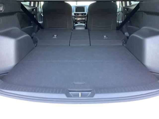 荷室側からレバーワンタッチで両席ともシートを倒せば広々ラゲッジスペースの完成です！