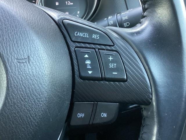 ＭＲＣＣ（マツダレーダークルーズコントロール）は先行車との車間を維持しながら追従走行を行い、長距離でのドライバー負担を軽減させてくれます。