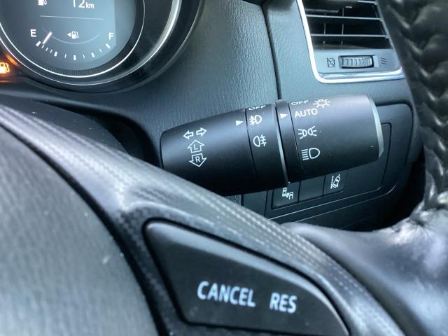 夕暮れ時や連続したトンネルなど、ヘッドライト点・消灯の煩わしさから開放してくれるオートライトが装備されています。