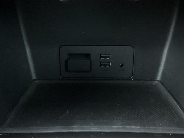 ＵＳＢ端子×２つき！スマホの充電に便利です♪