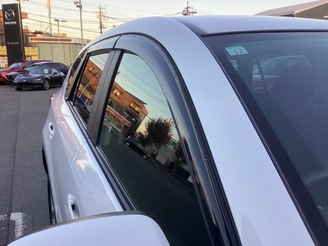 アクリルバイザー付で雨の日の換気もＯＫです！