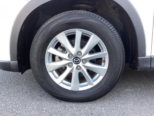 純正アルミホイールがボディデザインをより一層引き立たせ、『走る歓び』を演出しています。