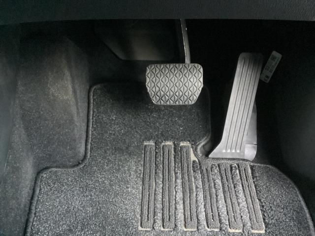 負担を感じることなく正確にペダルを操作することが出来ます。体格に関係なく自然でリラックスした運転姿勢をとることが可能です♪