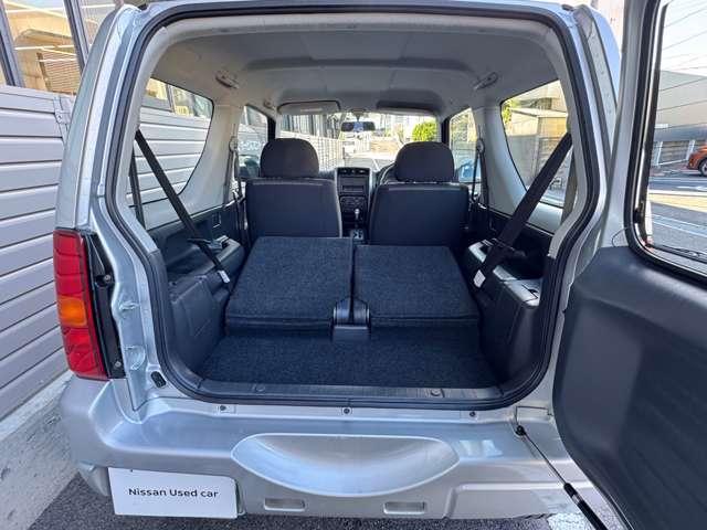 シートを両側倒すとさらに広々空間です☆