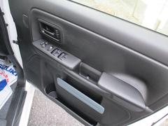 【運転席ドア】　窓の開閉もドアミラーの調節もスイッチひとつです！ 5