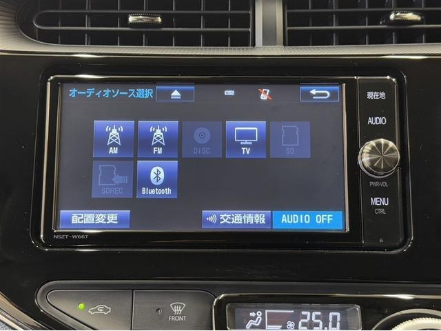 アクア クロスオーバー 衝突被害軽減ブレーキ ドライブレコーダー ナビ フルセグ Bluetooth バックモニター 先進ライト 車線逸脱警報 オートエアコン キーレスエントリー 純正アルミ CD/DV再生 横滑り防止装置(7枚目)
