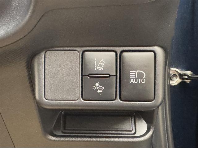アクア クロスオーバー 衝突被害軽減ブレーキ ドライブレコーダー ナビ フルセグ Bluetooth バックモニター 先進ライト 車線逸脱警報 オートエアコン キーレスエントリー 純正アルミ CD/DV再生 横滑り防止装置(21枚目)