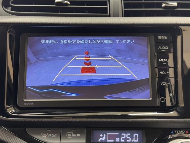 アクア S 衝突被害軽減ブレーキ 車線逸脱警報装置 オートハイビーム 横滑り防止装置 ABS ワンセグ内蔵メモリー Bluetooth バックモニター スマートキー イモビライザー ワンオーナー オートエアコン(8枚目)