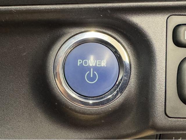 アクア S 衝突被害軽減ブレーキ 車線逸脱警報装置 オートハイビーム 横滑り防止装置 ABS ワンセグ内蔵メモリー Bluetooth バックモニター スマートキー イモビライザー ワンオーナー オートエアコン(10枚目)