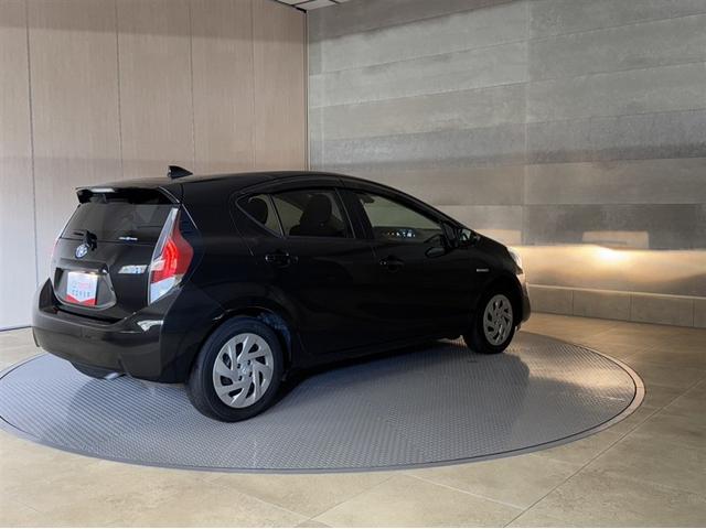 アクア S 衝突被害軽減ブレーキ 車線逸脱警報装置 オートハイビーム 横滑り防止装置 ABS ワンセグ内蔵メモリー Bluetooth バックモニター スマートキー イモビライザー ワンオーナー オートエアコン(11枚目)