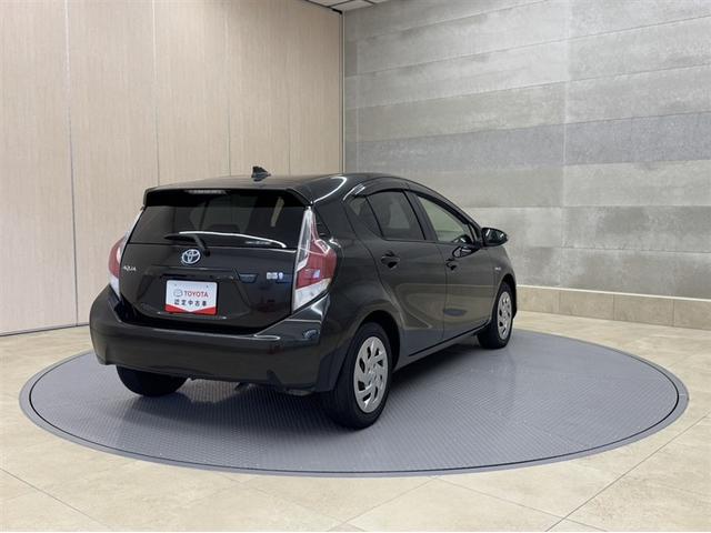 アクア S 衝突被害軽減ブレーキ 車線逸脱警報装置 オートハイビーム 横滑り防止装置 ABS ワンセグ内蔵メモリー Bluetooth バックモニター スマートキー イモビライザー ワンオーナー オートエアコン(14枚目)