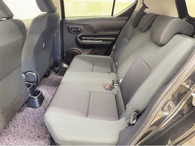 アクア S 衝突被害軽減ブレーキ 車線逸脱警報装置 オートハイビーム 横滑り防止装置 ABS ワンセグ内蔵メモリー Bluetooth バックモニター スマートキー イモビライザー ワンオーナー オートエアコン(17枚目)