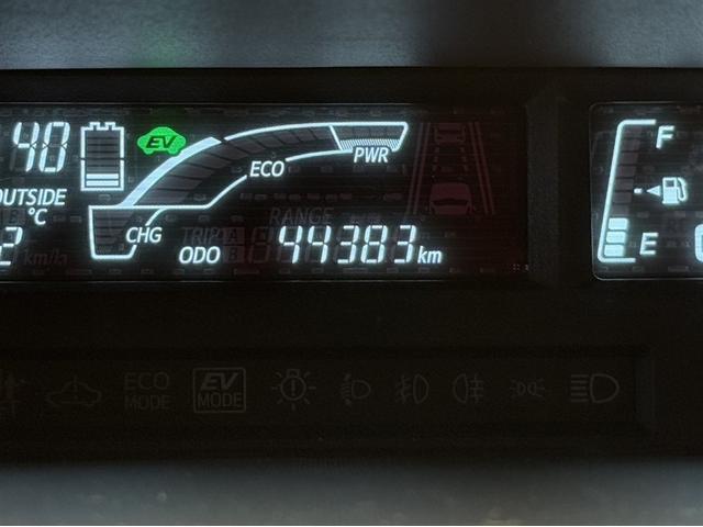 アクア S 衝突被害軽減ブレーキ 車線逸脱警報装置 オートハイビーム 横滑り防止装置 ABS ワンセグ内蔵メモリー Bluetooth バックモニター スマートキー イモビライザー ワンオーナー オートエアコン(18枚目)