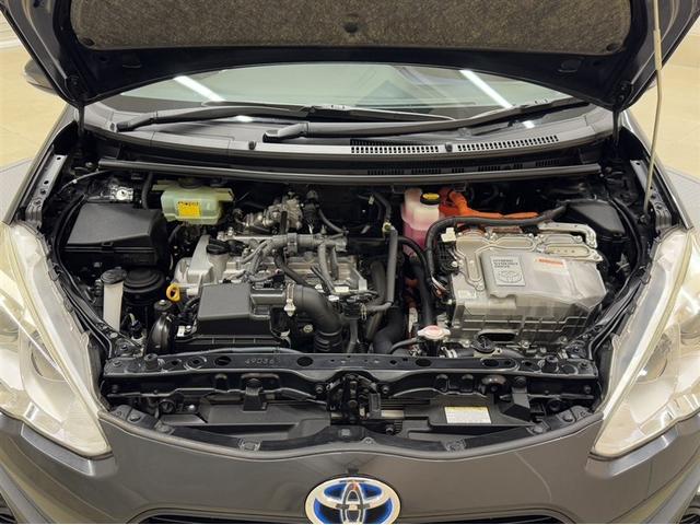 アクア S 衝突被害軽減ブレーキ 車線逸脱警報装置 オートハイビーム 横滑り防止装置 ABS ワンセグ内蔵メモリー Bluetooth バックモニター スマートキー イモビライザー ワンオーナー オートエアコン(28枚目)