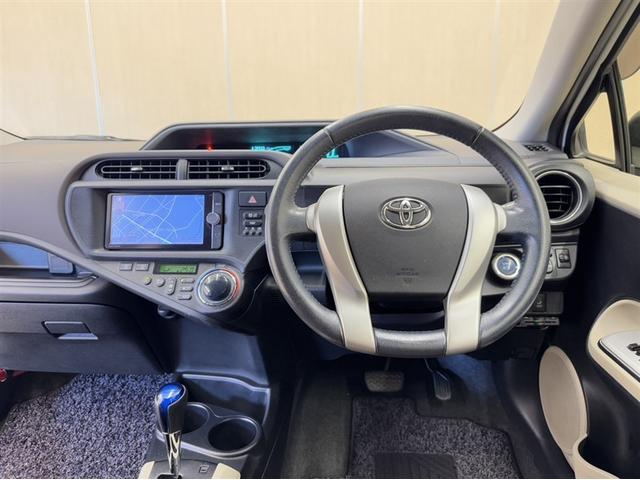 アクア G フルセグ内蔵メモリーナビ DVD再生 Bluetooth バックモニター ETC スマートキー イモビライザー ワンオーナー 整備記録簿 横滑り防止装置 ABS オートエアコン デュアルエアバッグ(6枚目)