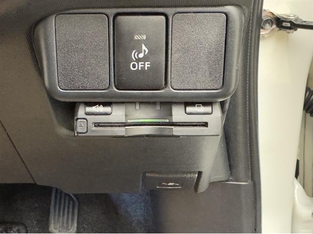 アクア G フルセグ内蔵メモリーナビ DVD再生 Bluetooth バックモニター ETC スマートキー イモビライザー ワンオーナー 整備記録簿 横滑り防止装置 ABS オートエアコン デュアルエアバッグ(10枚目)