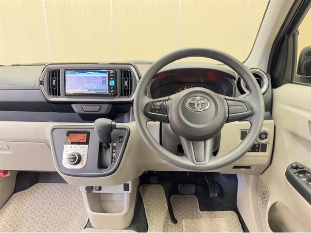 パッソ X Lパッケージ 衝突被害軽減ブレーキ ペダル踏み間違い急発進抑制装置 ナビ フルセグ Bluetooth LED ベンチシート アイドリングストップ スマートキー オートエアコン 先進ライト 車線逸脱警報 記録簿(6枚目)